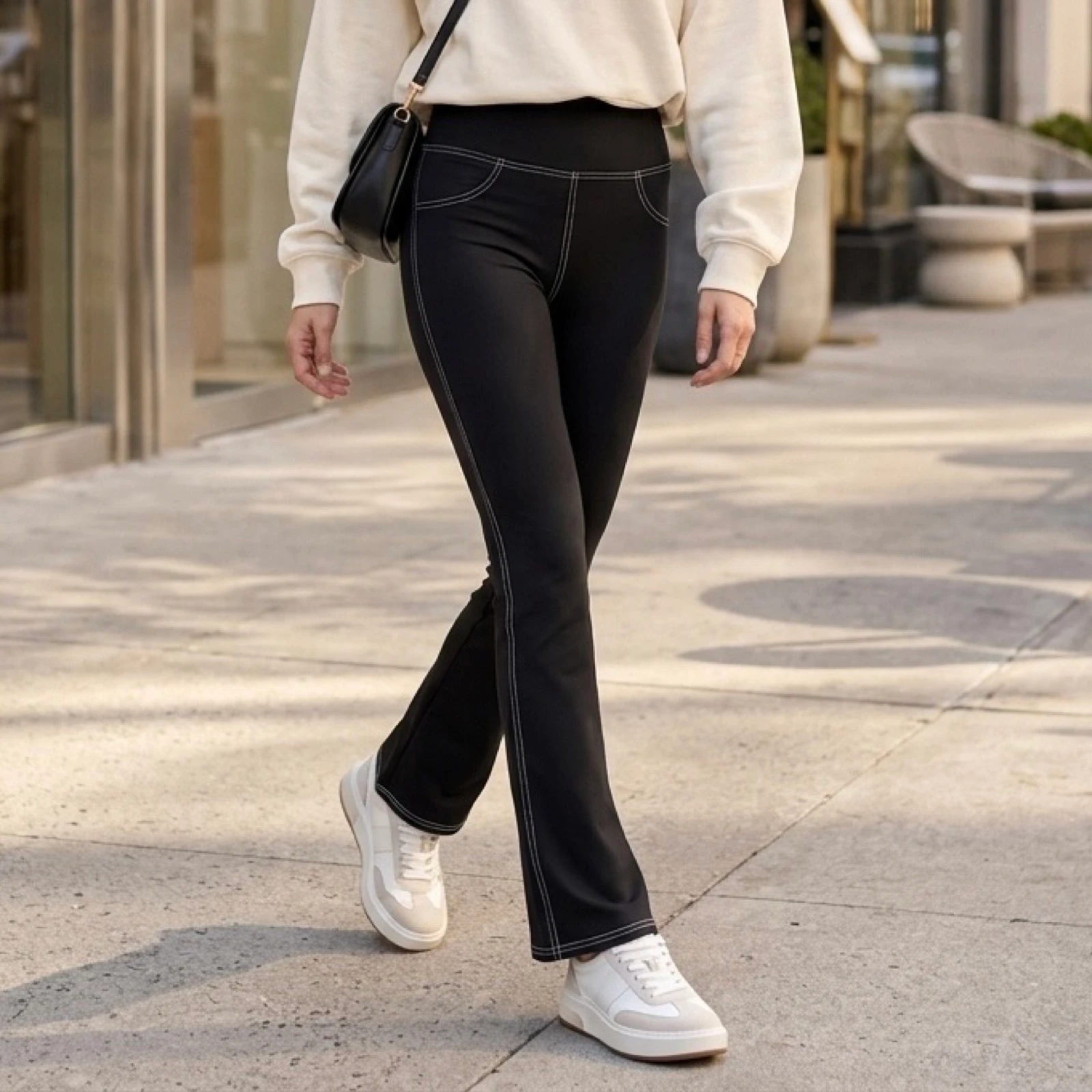 Leggings acampanados costuras en contraste – photo 2
